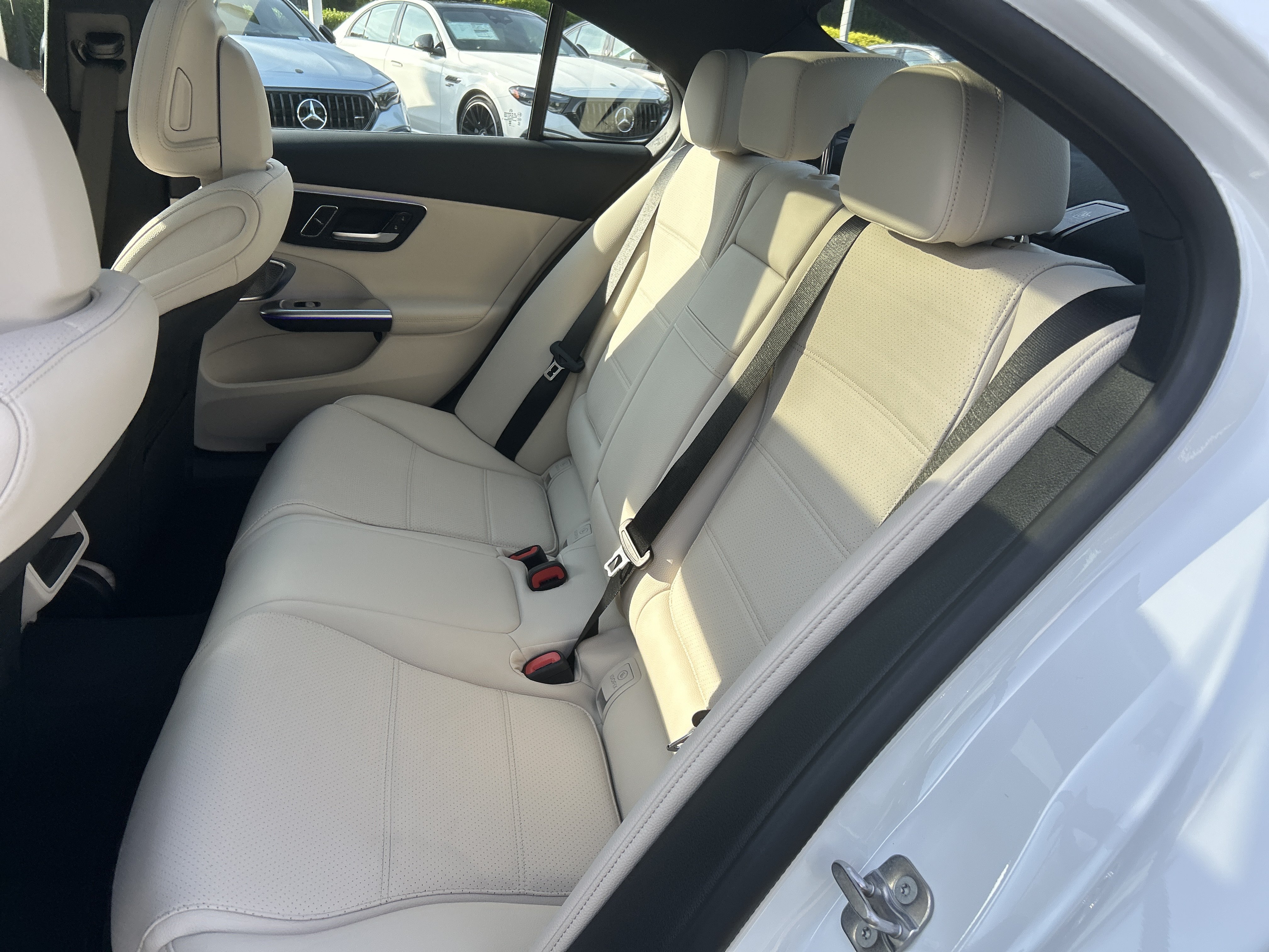 New 2026 MANUFAKTUR Moonlight White Metallic Mercedes-Benz C 300 Sedan image 37