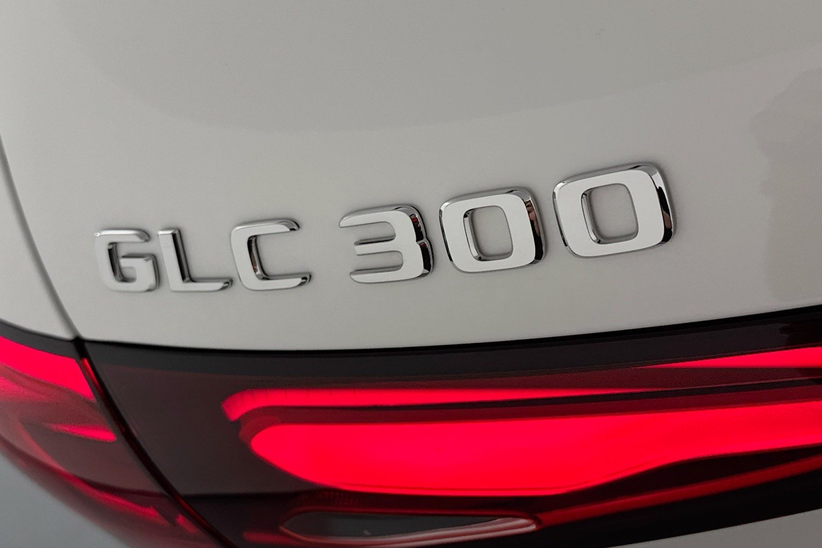 Certified Used 2026 Polar White Mercedes-Benz GLC 300 image 9