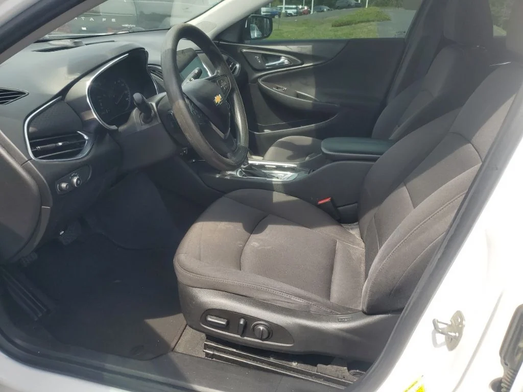 Used 2019 White Chevrolet LT image 12