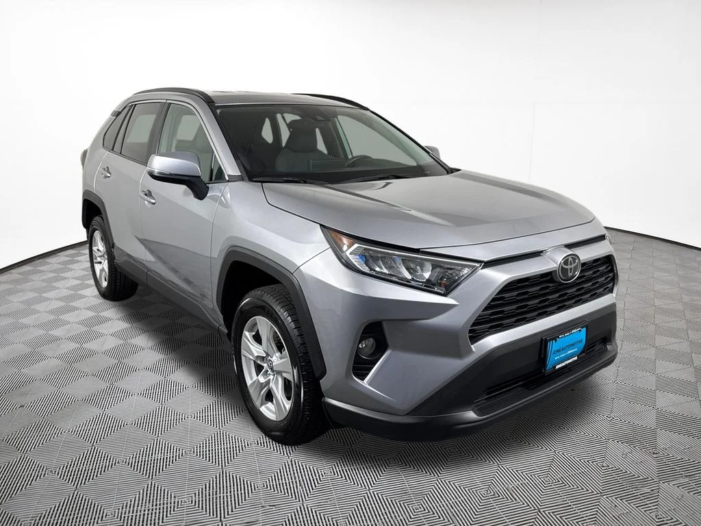 Used 2020 Silver Sky Metallic Toyota XLE image 4