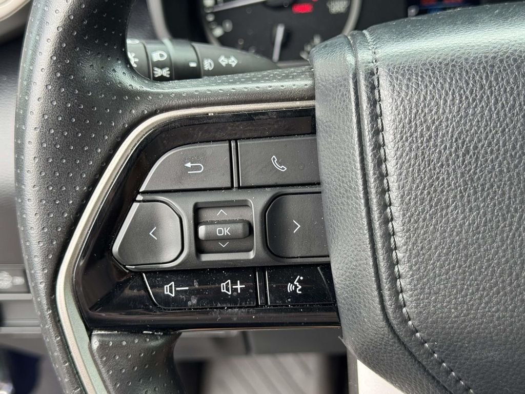 Used 2024  Toyota SR5 image 11