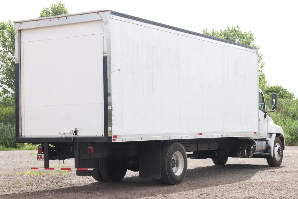 Used 2020  Hino 268 image 9