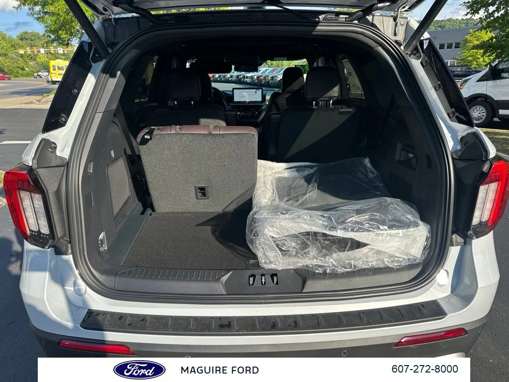 New 2026 Space White Metallic Ford Platinum™ image 10