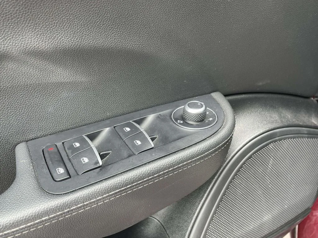 Used 2017 Red Metallic Alfa Romeo Base image 32