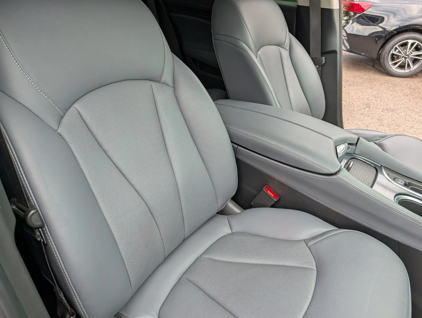Used 2020 EBONY TWILIGHT METALLIC Buick Premium image 23