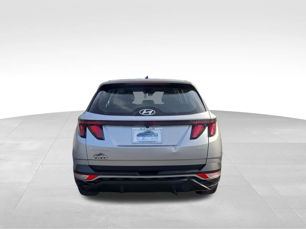 Used 2022 Shimmering Silver Hyundai SE image 12