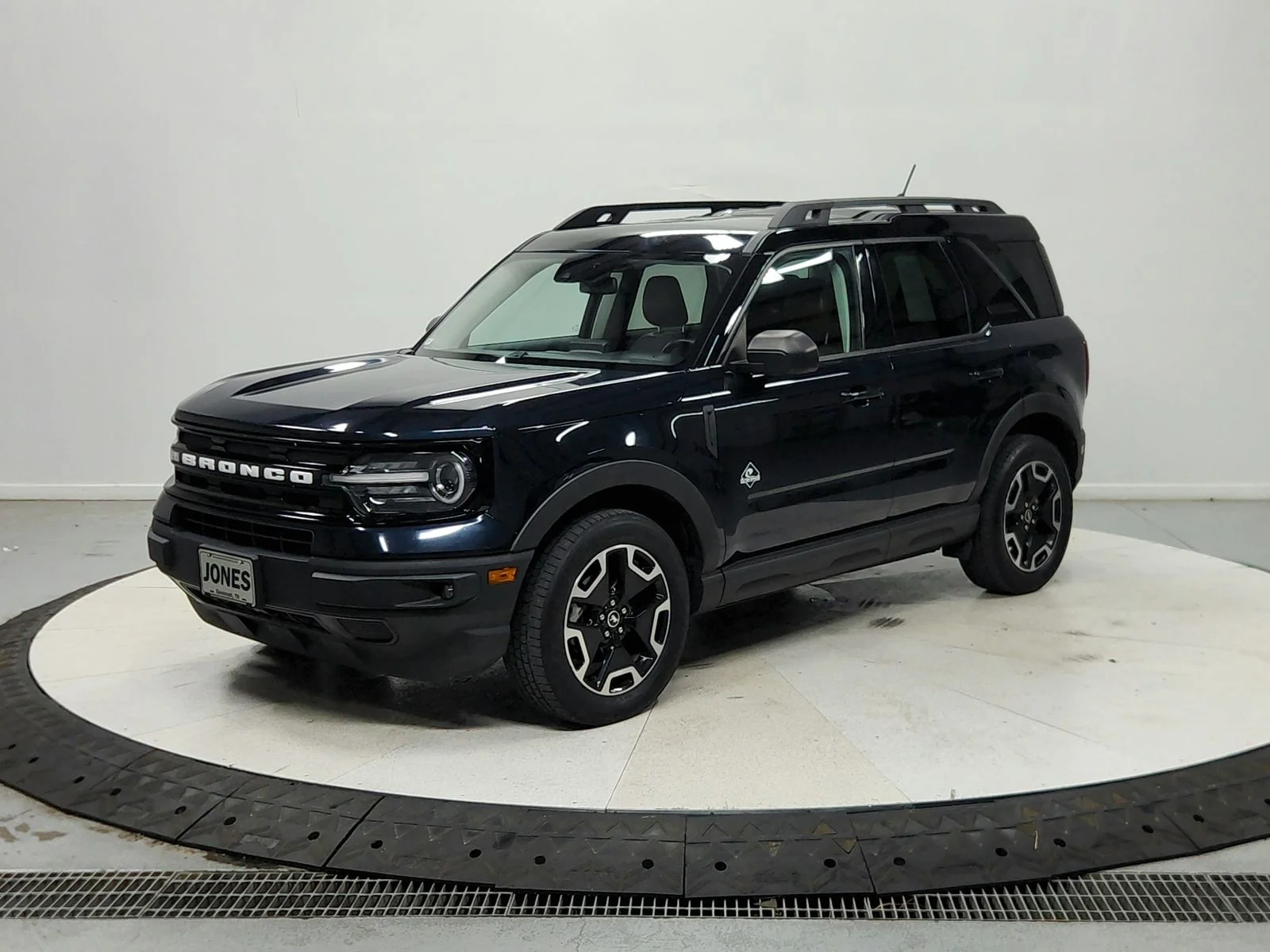 Used 2022 Blue Ford Outer Banks image 4