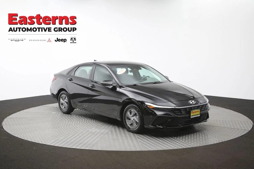 Used 2025 Black Hyundai SE image 46