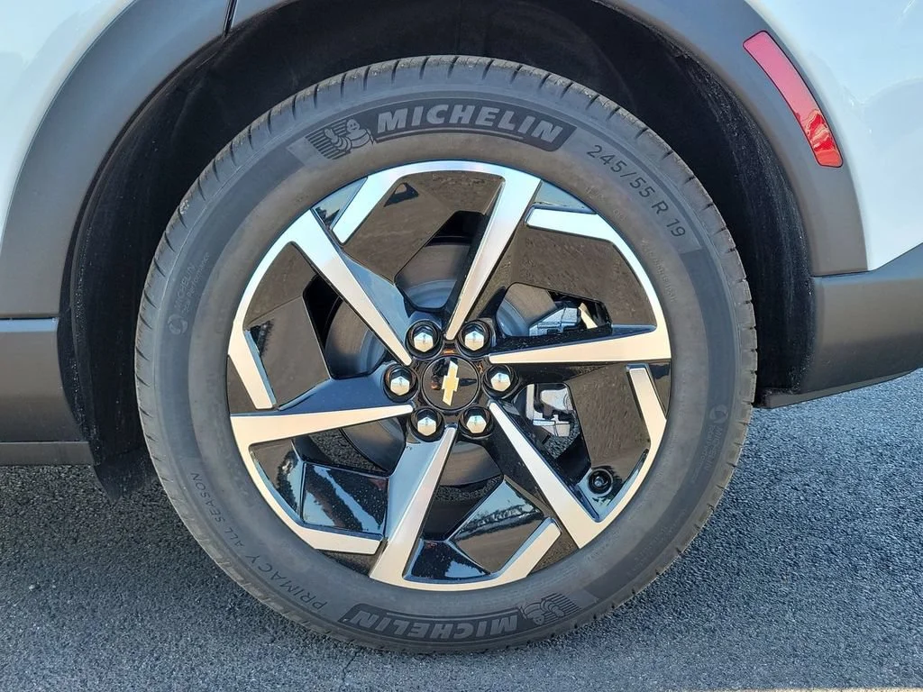 New 2026 Summit White Chevrolet LT image 23