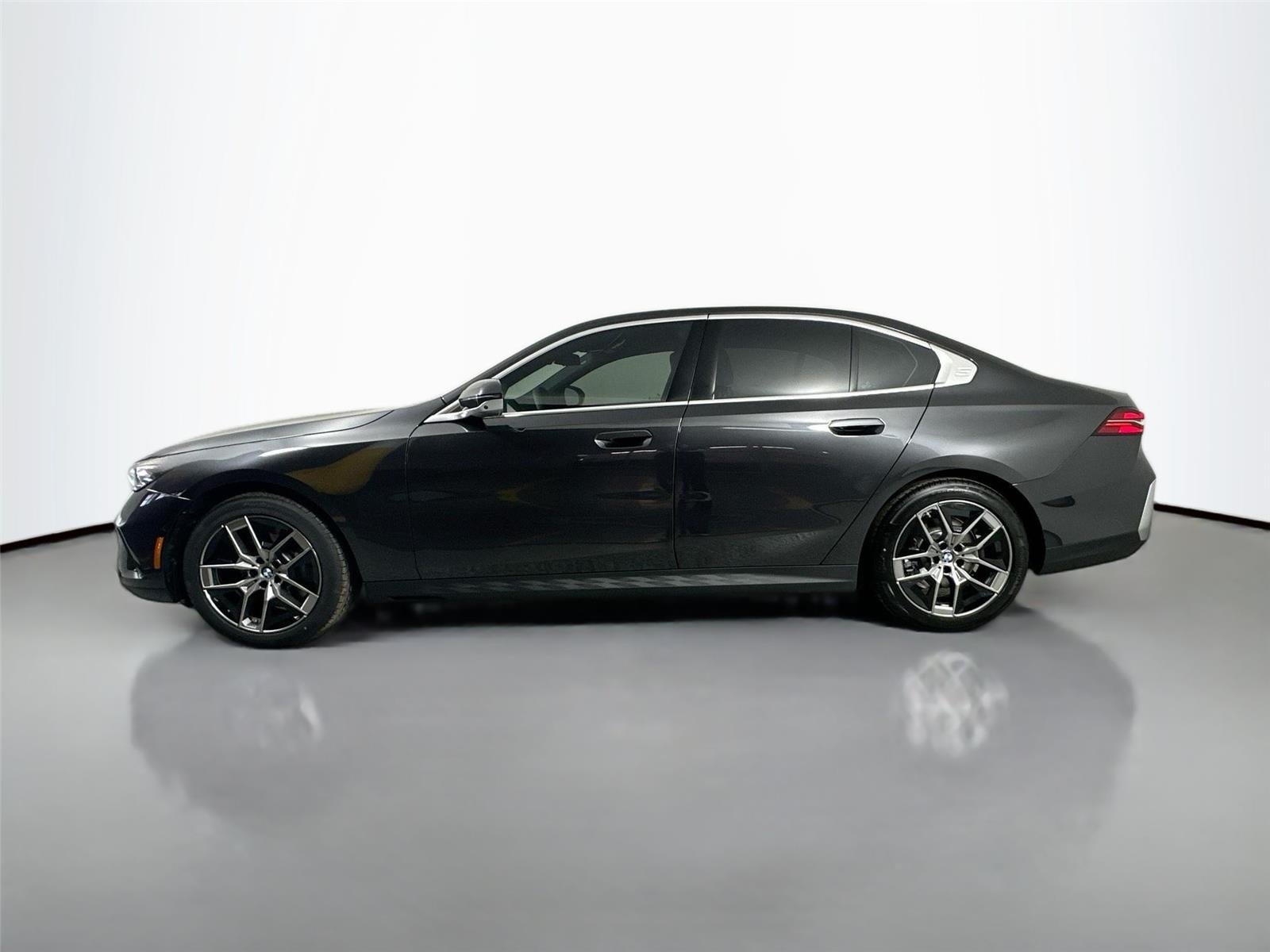 Used 2026 Dark Graphite Metallic BMW 530i xDrive image 31