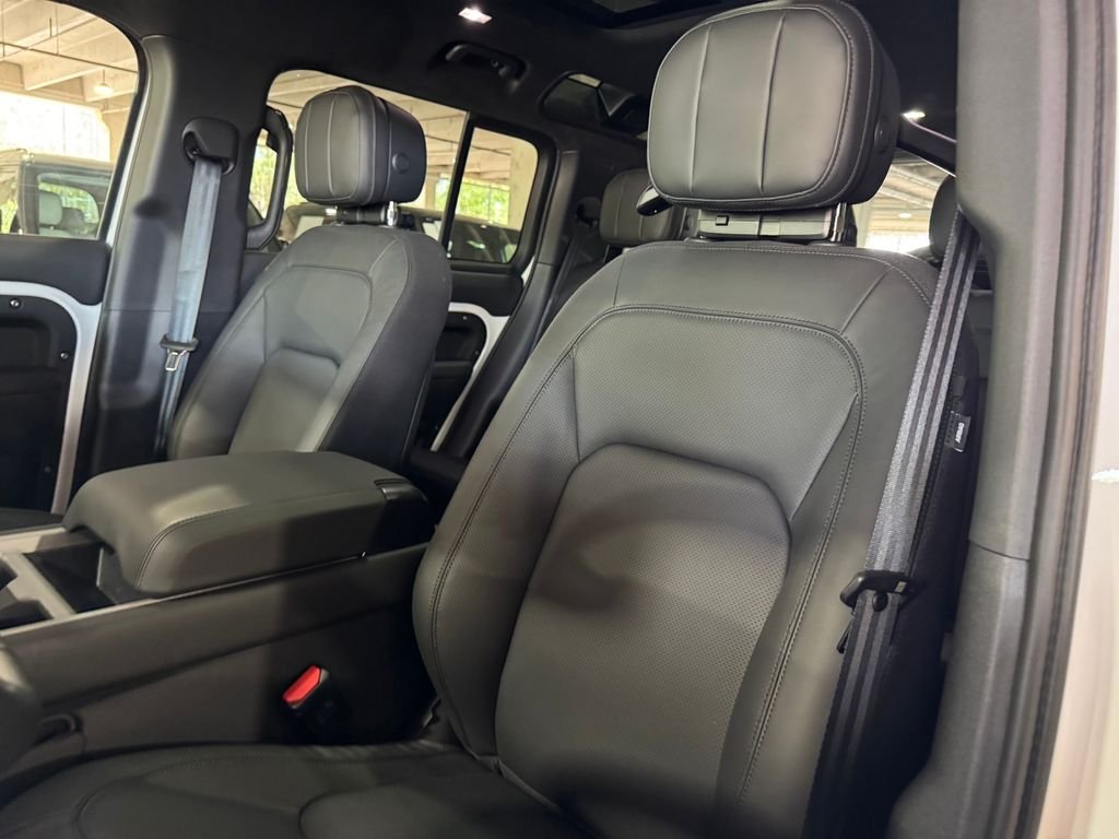 New 2026 Fuji White Land Rover V8 image 9