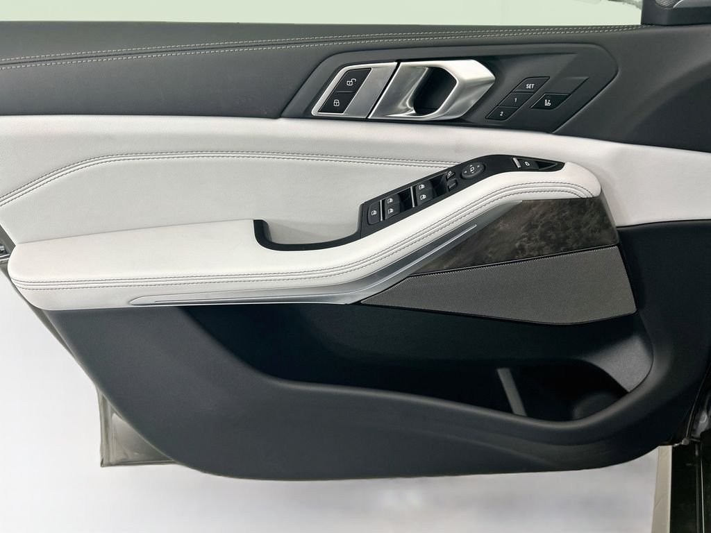 New 2026 Green Metallic BMW xDrive40i image 23