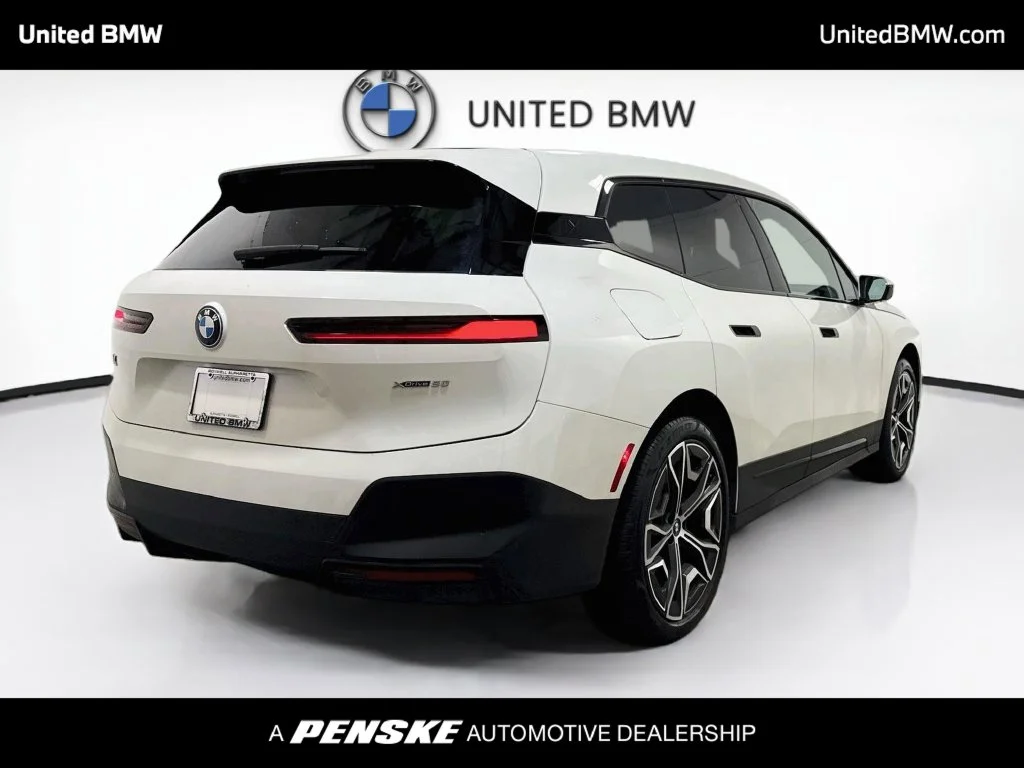 Certified Used 2024 Alpine White BMW xDrive50 image 5