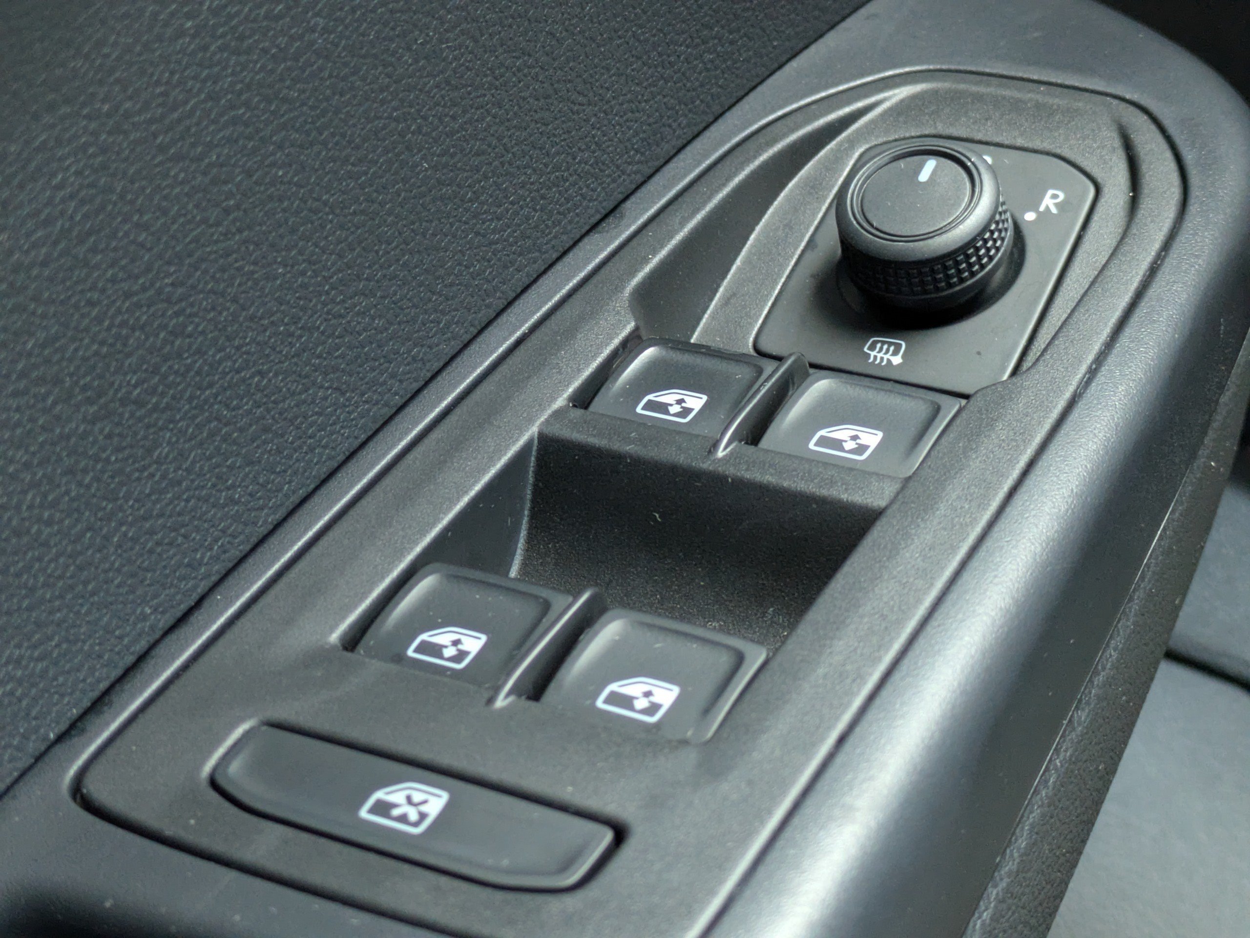 Used 2024  Volkswagen SE image 23