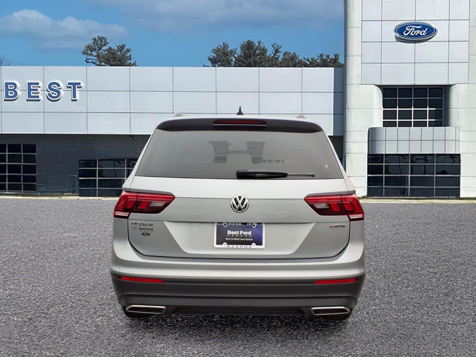Used 2019 Pyrite Silver Metallic Volkswagen SE image 5