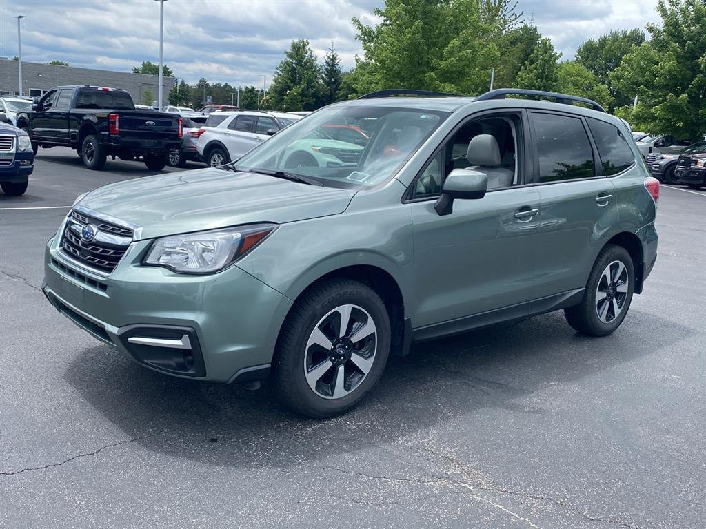 Used 2018 Jasmine Green Metallic Subaru Premium image 7
