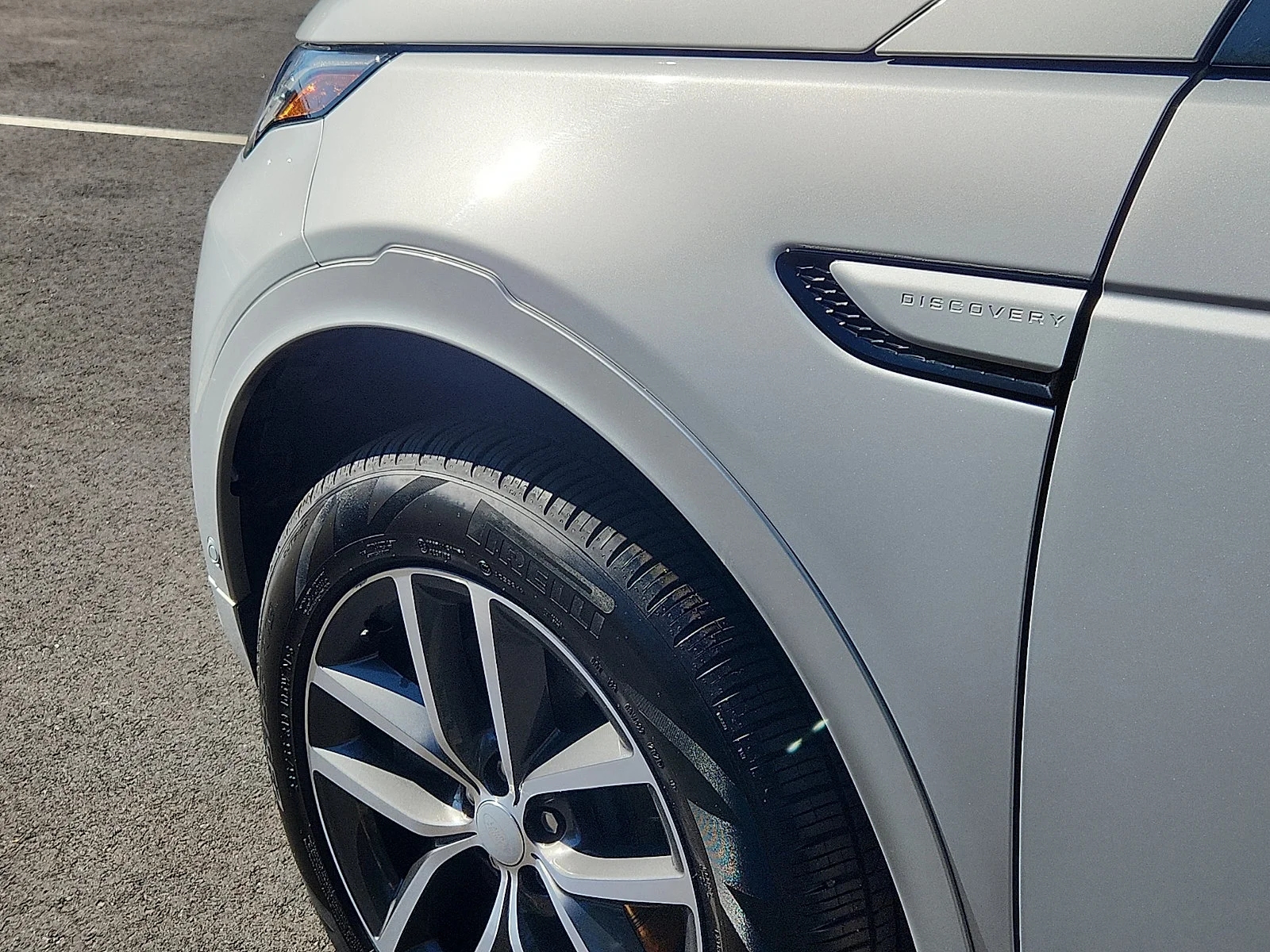 Used 2025 Silicon Silver Premium Metallic   1Bn Land Rover S image 19