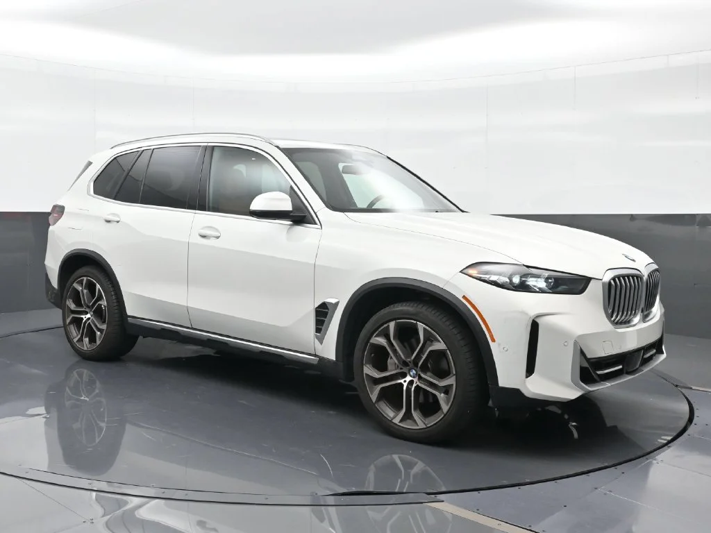 Certified Used 2024 White BMW sDrive40i image 4