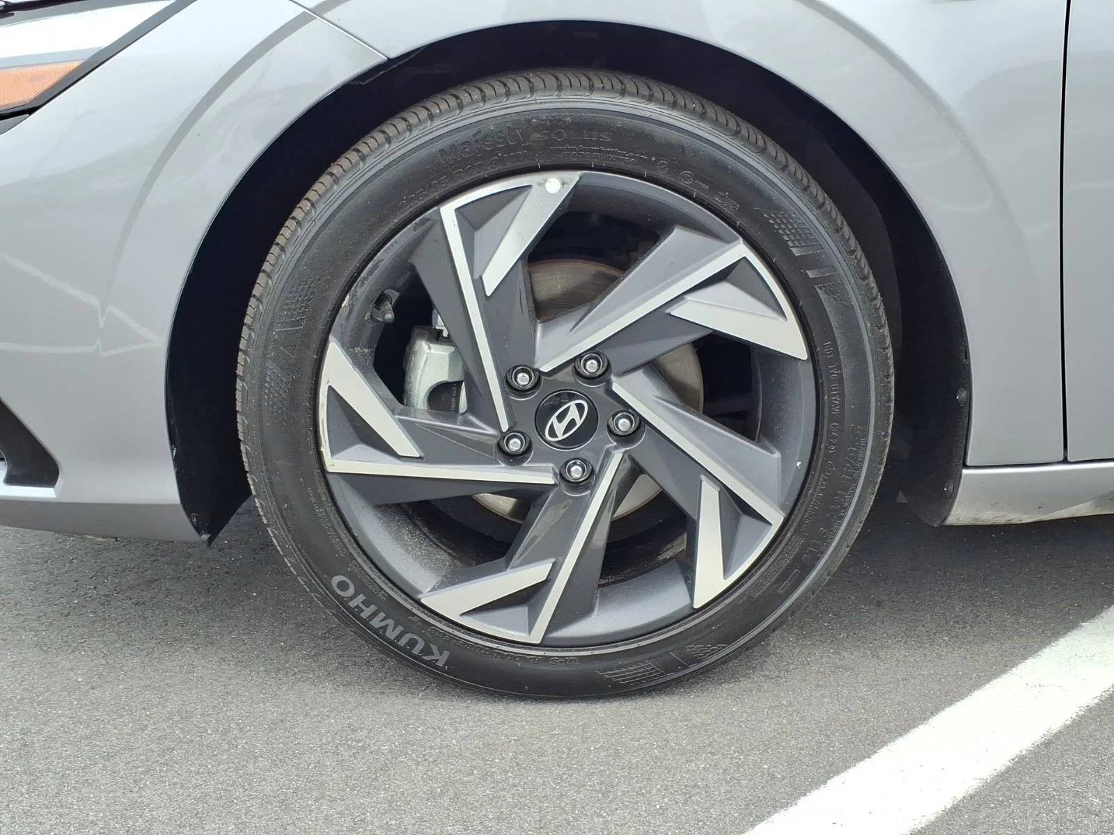 Used 2025 Fluid Metal Hyundai Limited image 12
