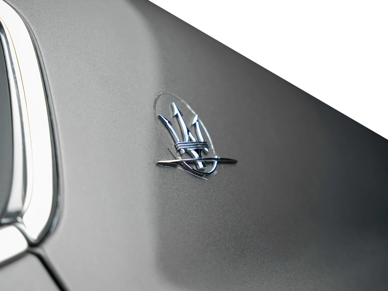 Used 2017 Gray Maserati Base image 30