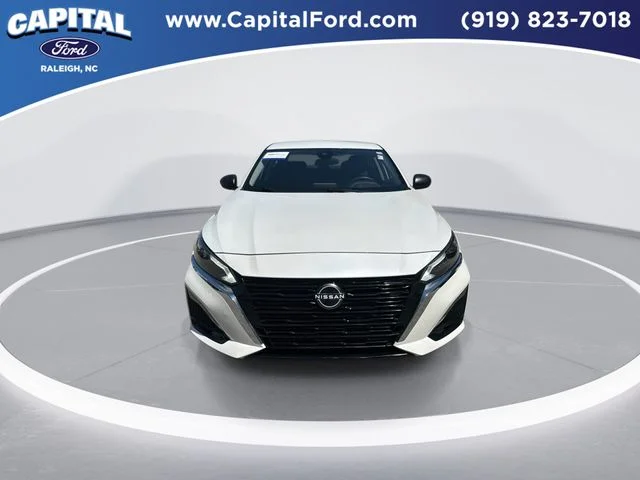 Used 2024 White Nissan 2.5 SV image 3