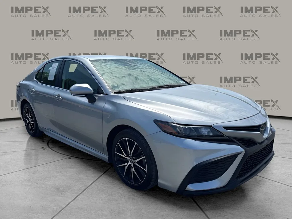 Used 2022 Silver Toyota SE image 7