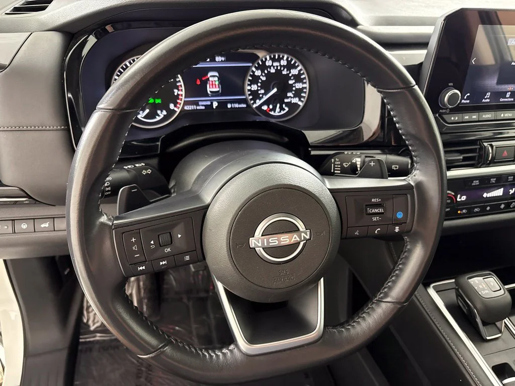 Used 2025 White Nissan SV image 33