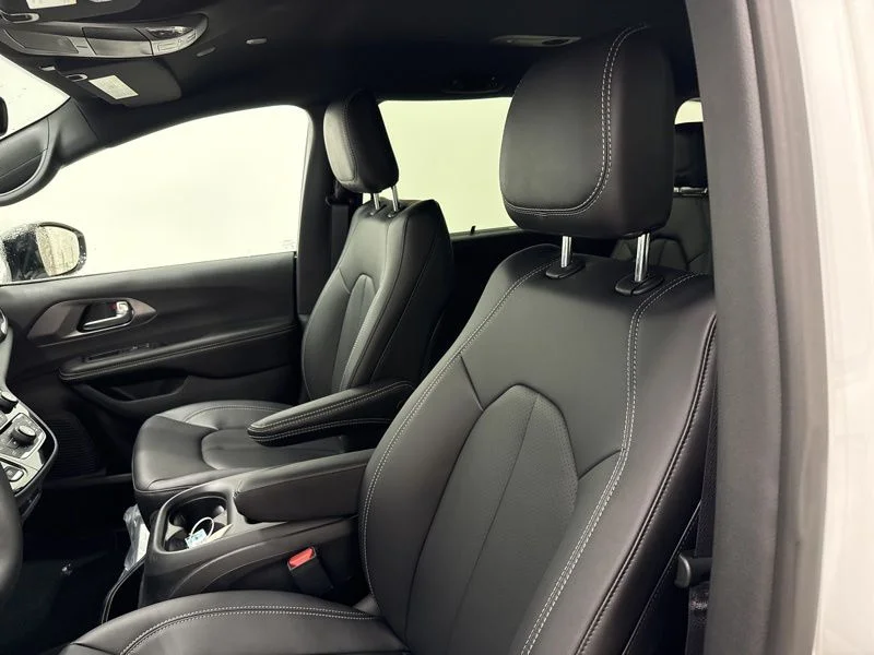 2026 Chrysler Pacifica Select - Photo 22