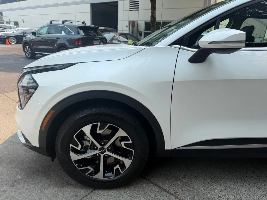 Certified Used 2025 Snow White Pearl Kia EX image 8