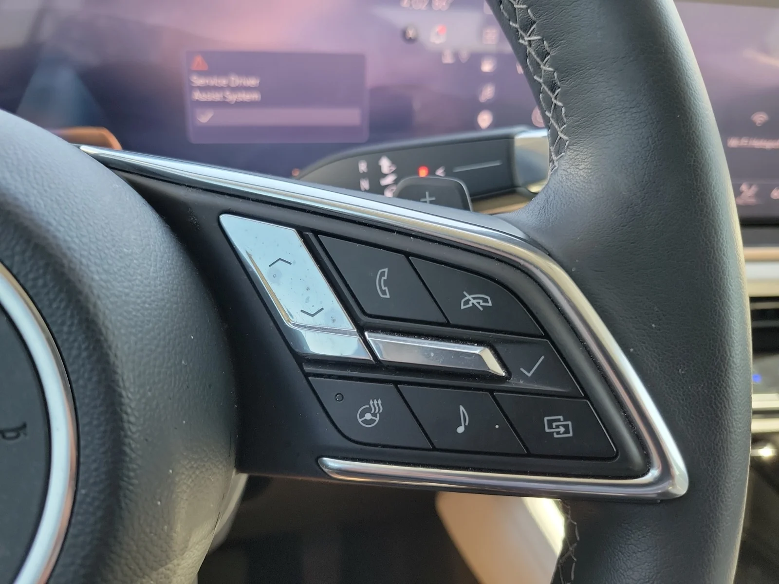 Used 2025 White Buick Avenir AWD image 19