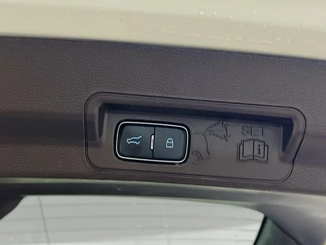 Used 2022 White Ford King Ranch image 29