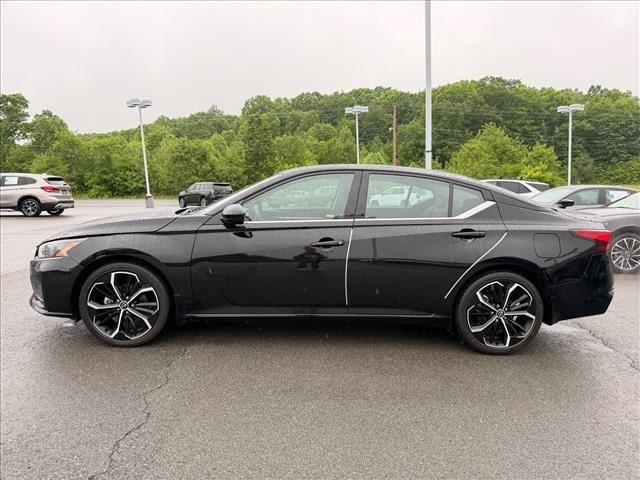Used 2024 Super Black Nissan 2.5 SR image 2