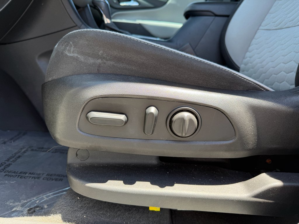 Used 2018 Iridescent Pearl Tricoat Chevrolet LT image 10
