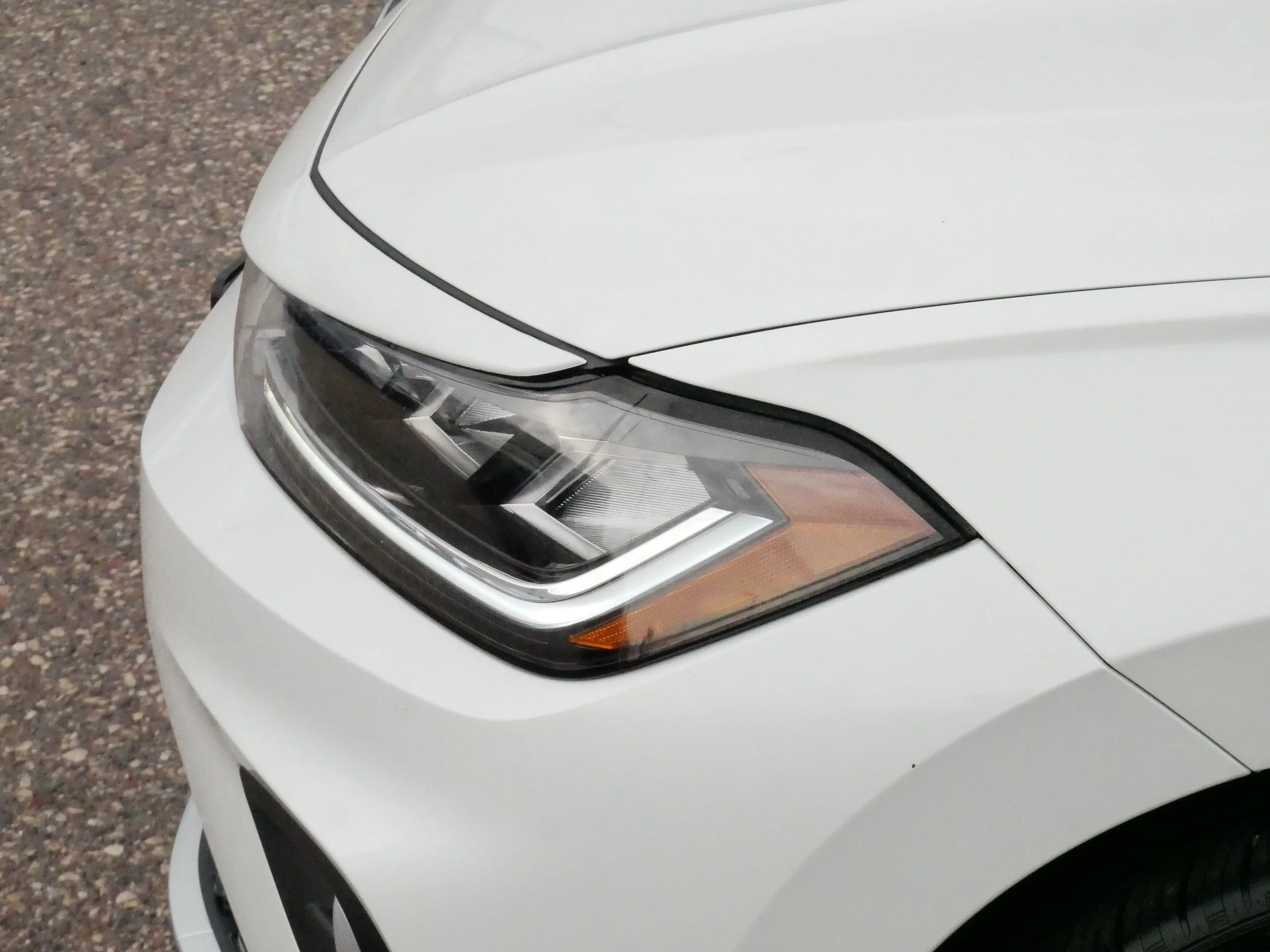 Used 2025 Opal White Pearl Volkswagen SE image 16