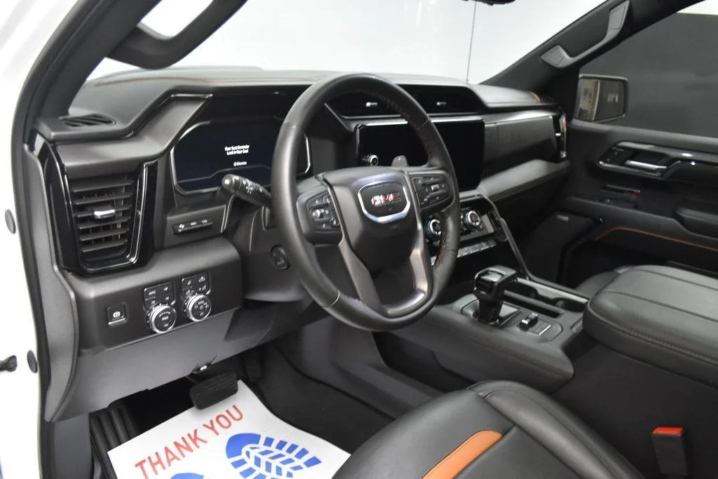 Used 2025 White GMC AT4 image 18