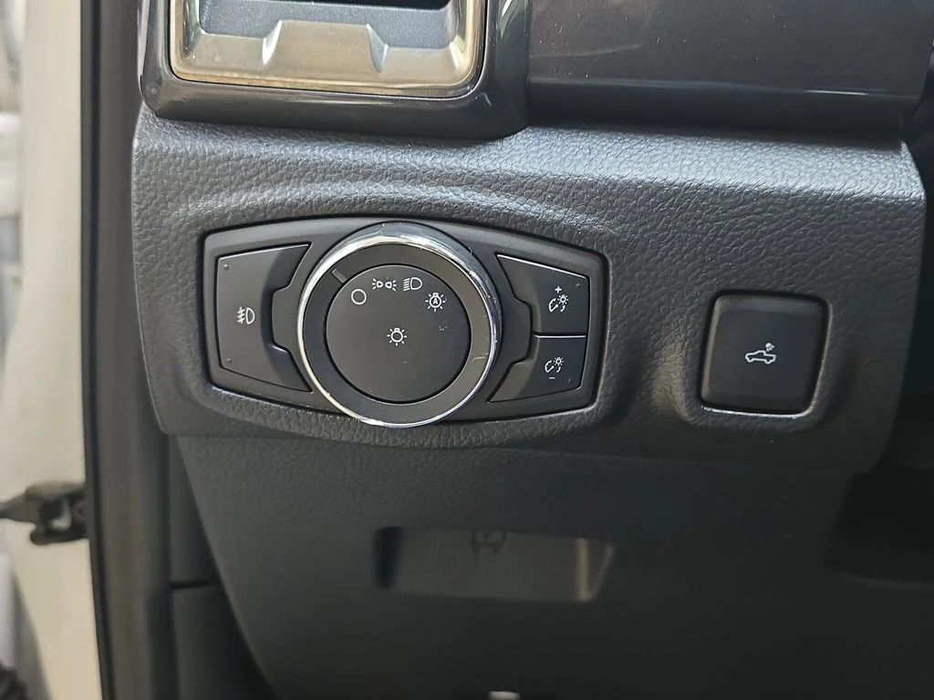 Used 2020 White Platinum Clearcoat Metallic Ford Lariat image 26