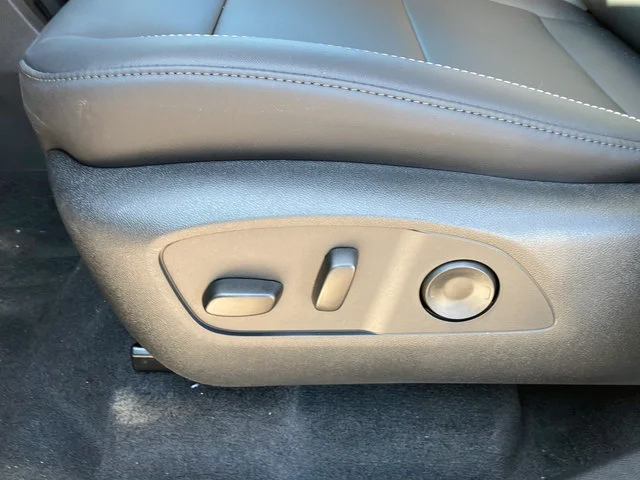 New 2026 Glacier White Tricoat GMC Elevation image 28
