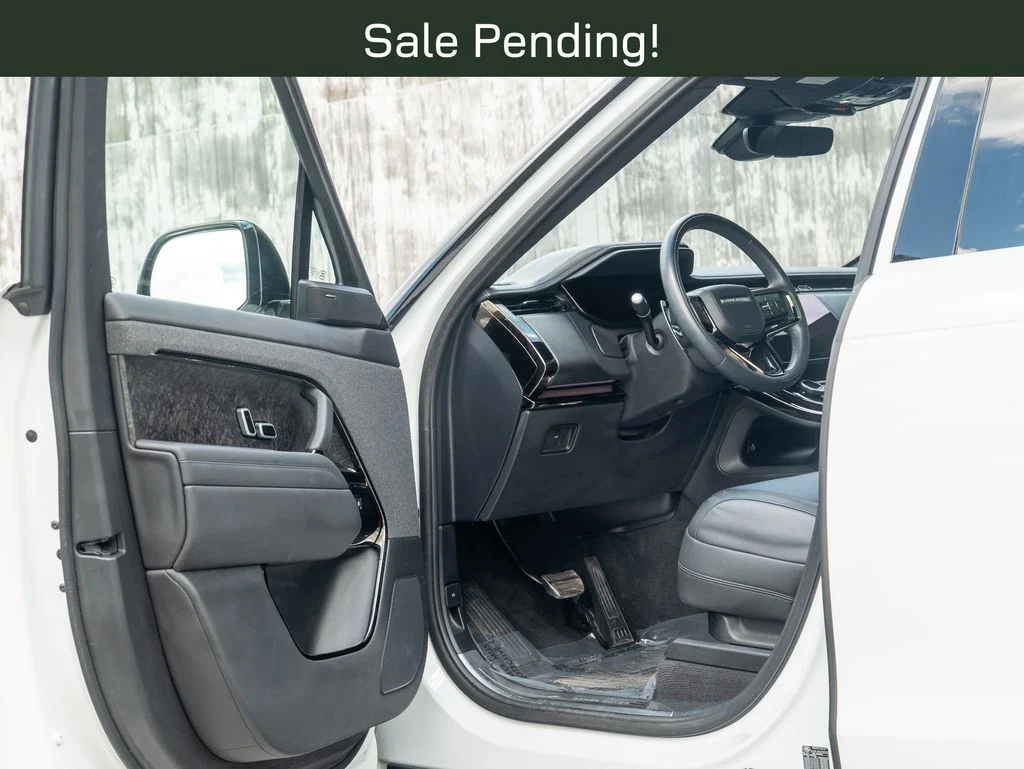 Certified Used 2023 White Land Rover SE Dynamic image 11