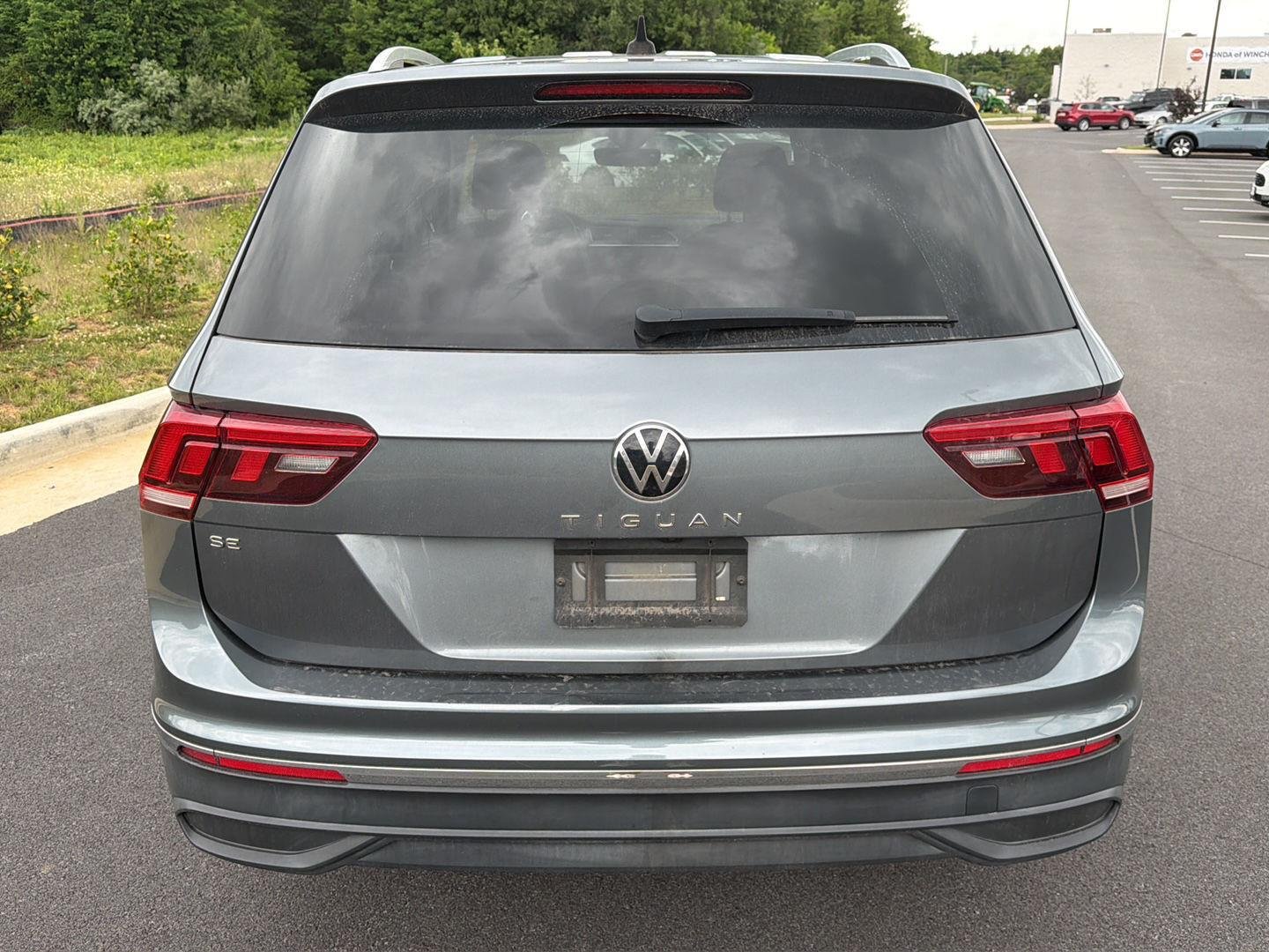 Used 2022 GRAY VOLKSWAGEN SE image 2