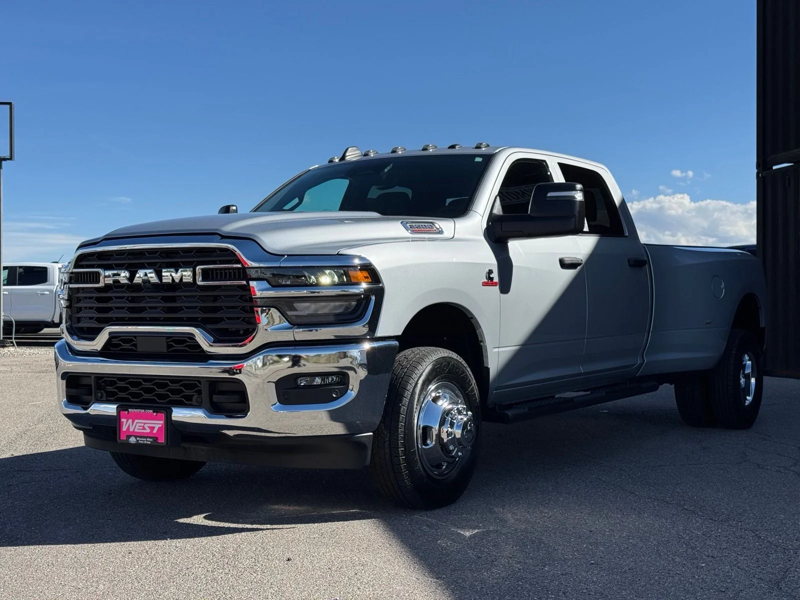 New 2027 Silver Zynith RAM Tradesman image 15