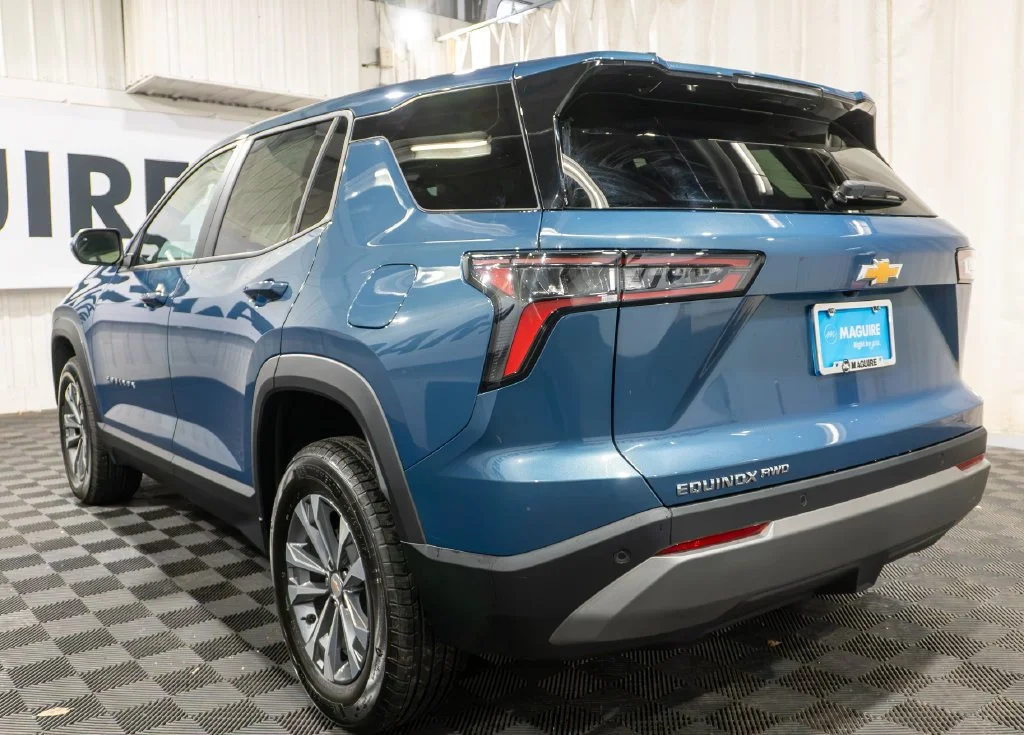 New 2027 Lakeshore Blue Metallic Chevrolet LT image 7