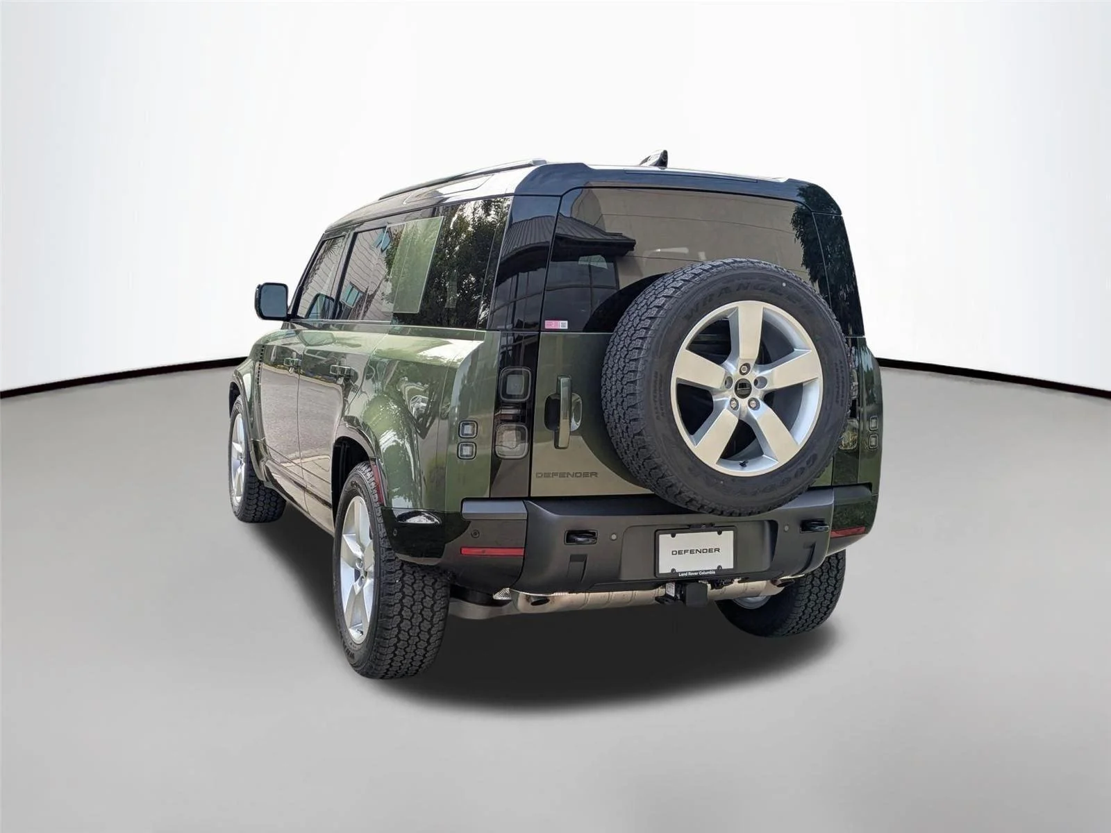 Used 2026 Woolstone Green Metallic Land Rover X-Dynamic SE image 7