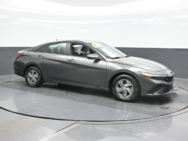 Used 2025 Gray Hyundai SE image 7