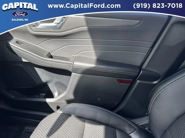 Used 2025 Silver Ford Base image 28
