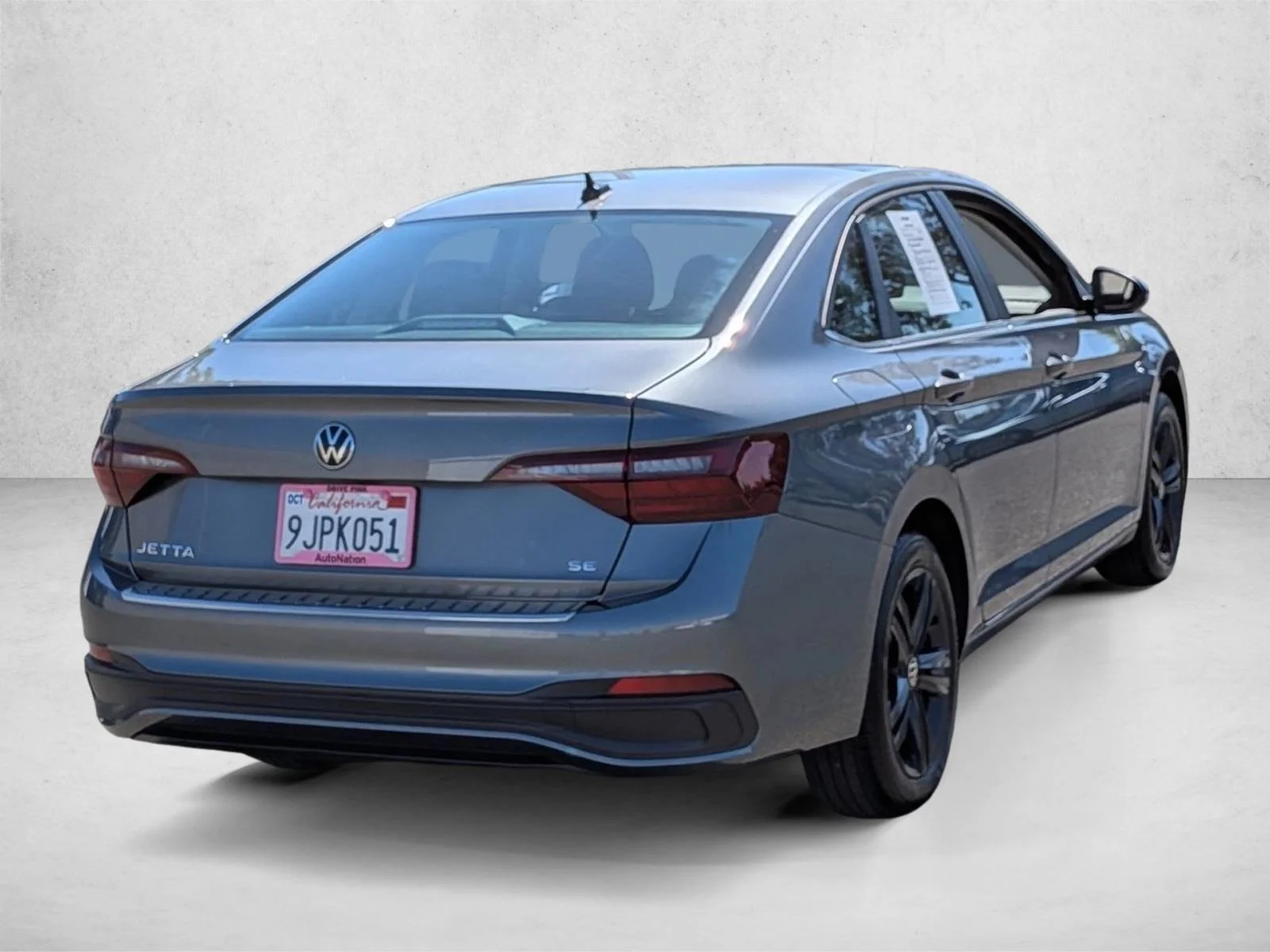 Used 2024 Silver/Gray Volkswagen SE image 5