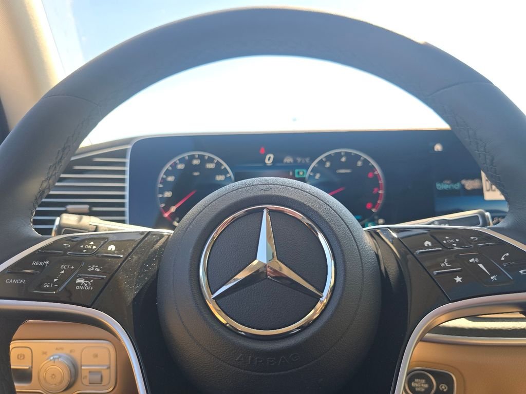 New 2026 MANUFAKTUR Moonlight White Metallic Mercedes-Benz GLE 450 image 30