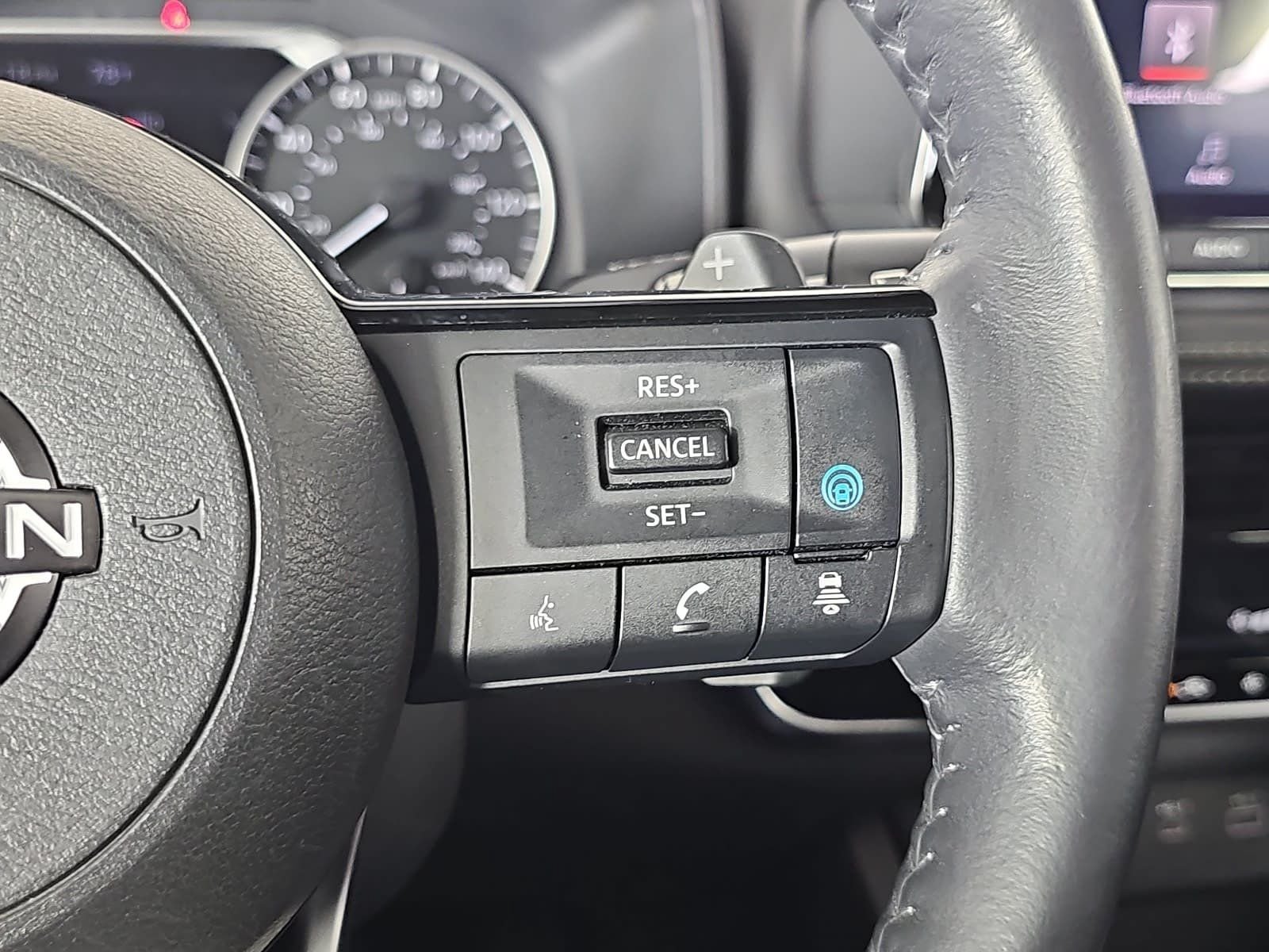 Used 2022 Gray Nissan SV image 18
