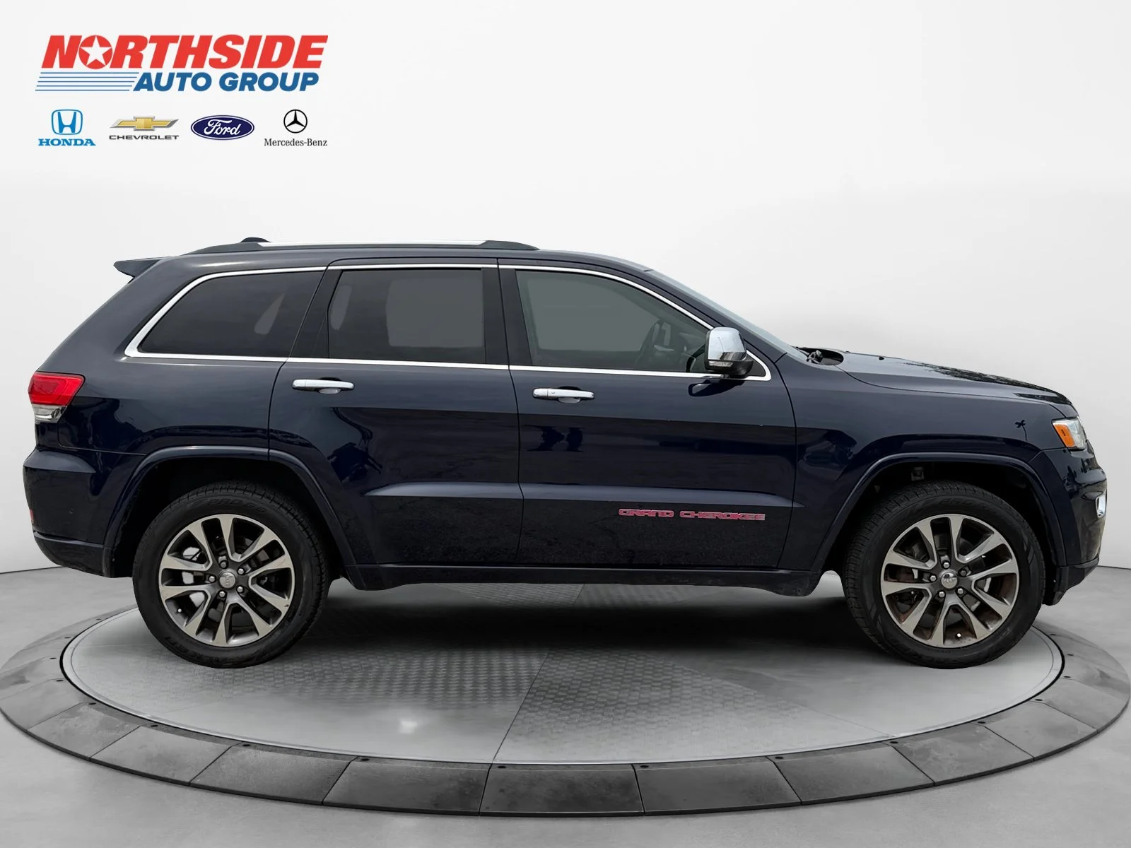Used 2018 True Blue Pearlcoat Jeep Overland image 8