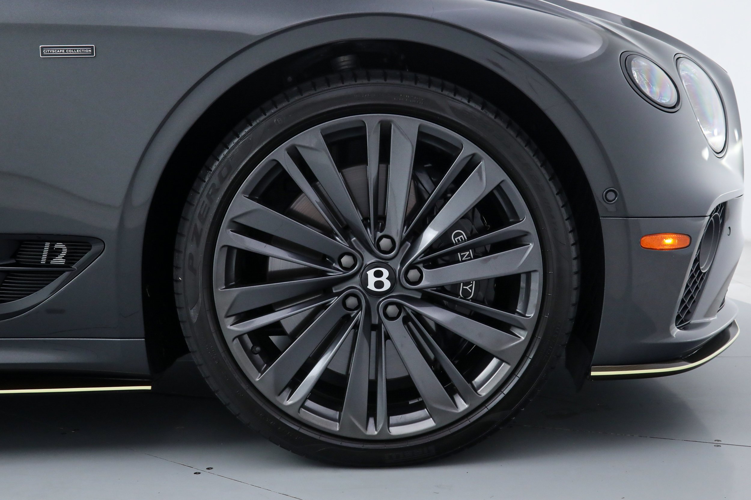 Used 2024 Gray Bentley  image 41