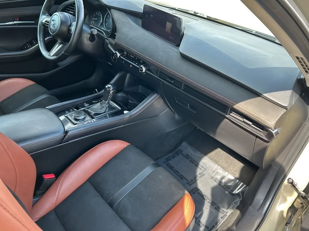 Used 2024  Mazda 2.5 Carbon Turbo image 12